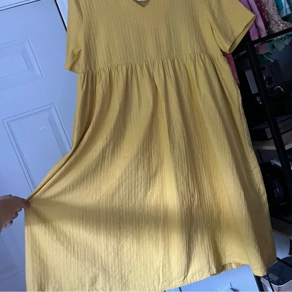 NWT LOVE, OLIVE CO yellow striped fabric v neck babydoll short sleeve mini - Picture 4 of 6